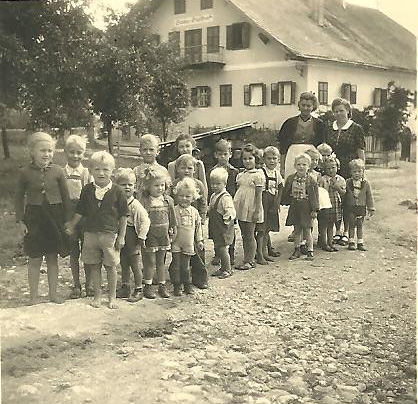 Datei:KindergartenNußdorf1947.jpg