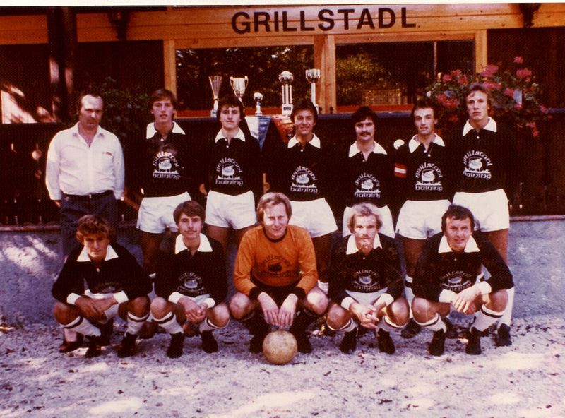 Datei:1978 Mannschaftsfoto schwarze Dressen.jpg