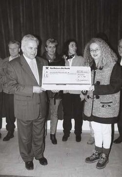 Scheckübergabe-6.1.1998.jpg