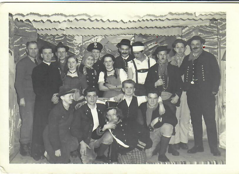 Datei:Theatergruppe-1958.png