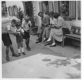 Familie Kapretz mit Kindern vor dem Justihaus etwa 1953 (heute Haus Haberl Bachgasse)