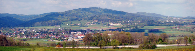 Datei:St. Georgen von Osten (Panorama).jpg