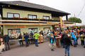 Verkaufsstände der Vereine beim Kastanienfest in Unterach am Attersee