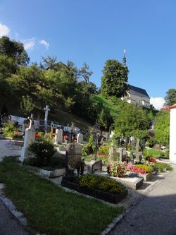 Friedhof bei der evangelischen Kirche.JPG