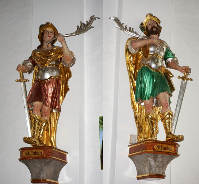 Datei:Johannes u. Paulus Statuen in der Pfarrkirche Nußdorf am Attersee, Collage.jpg