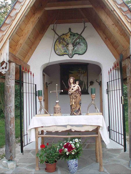 Datei:Hubertuskapelle Altar.jpg