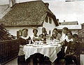 Fein Speisen auf der Terrasse des Bräugasthofes - 1919