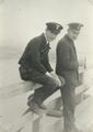Postbeamte warten auf das Schiff - 1944