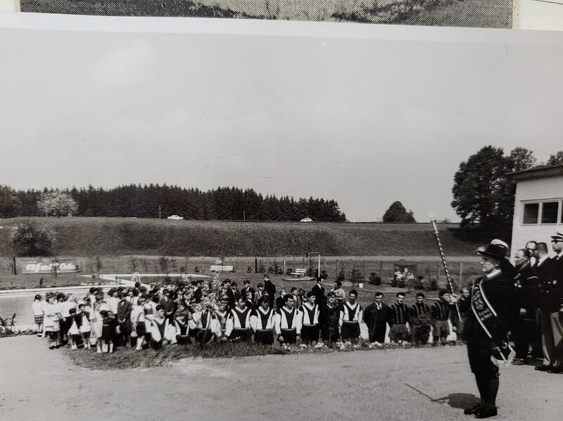 Datei:Eröffnung-Schwimmbad-1.jpg