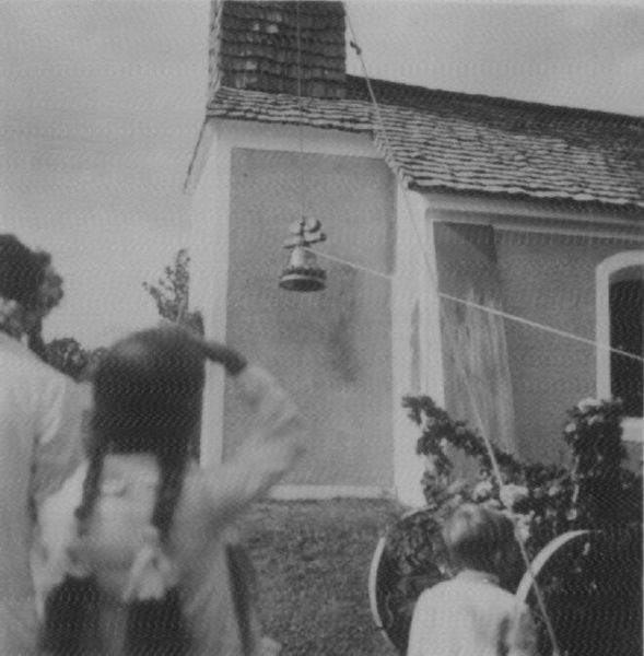 Datei:Glockenweihe um 1930 Aufziehen.jpg