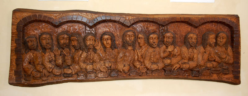 Datei:Relief von der Abendmahlszene in der Filialkirche Peter u.Paul in Berg.jpg