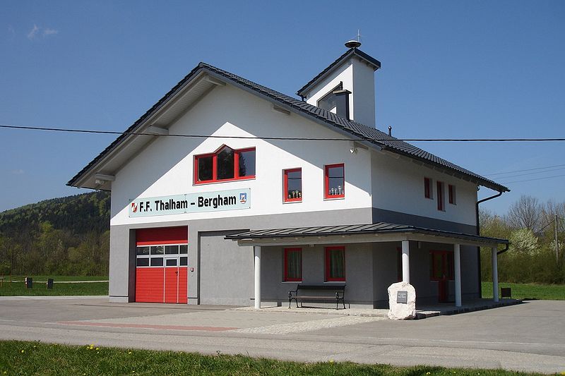 Datei:Feuerwehrhaus FF Thalham.jpg