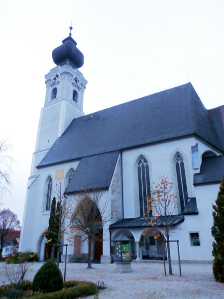 Datei:Kirche Südostansicht.jpg