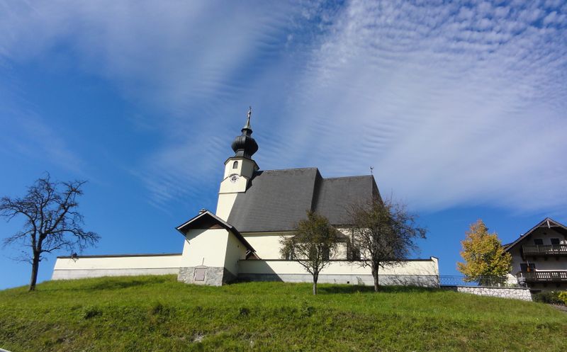 Datei:Pfarrkirche Steinbach am Atterse, Südansicht.jpg