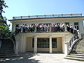 Die Gruppe vor der Klimt-Villa