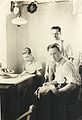 -1937- Der Schneider fertigte nicht nur das Sonntagsgewand, das man in der Regel zum Heiraten bekam und dann bis zum Sterben trug, sondern auch strapazfähige Arbeitskleidung.