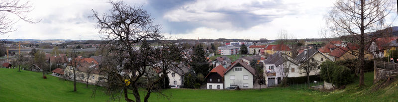 Datei:Nordostausblick vom Pfarrhof in Schörfling.jpg