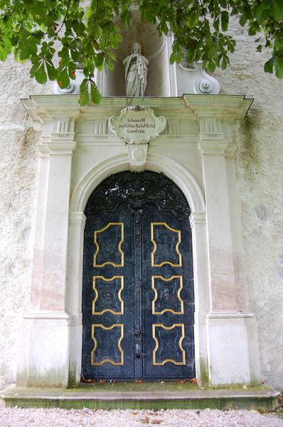Datei:Das Portal der Kalvarienkapelle in St. Georgen.jpg