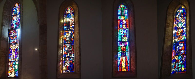 Datei:Collage der südlich gelegenen Kirchenfenster der Konradkirche.jpg