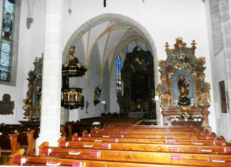 Datei:Blick in die Kirche St. Georgen a.jpg