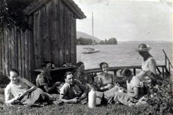 Jausenzeit am See 1936.jpg