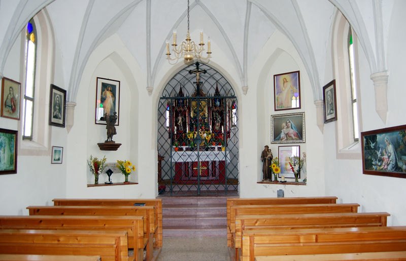 Datei:Kronberg-Kapelle, Innen.jpg
