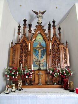 Holzaltar in der Gahbergkapelle, er ist der ehemalige Herz-Jesu-Altar aus der Weyregger Pfarrkirche.JPG