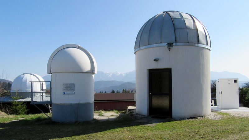 Datei:Kuppeln der Sternwarte Gahberg.jpg