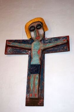Modernes Kreuz auf der linken Kirchenseite von Lydia Roppolt.jpg