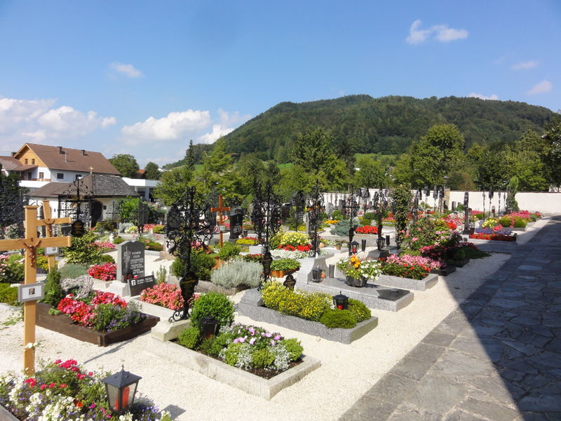 Datei:Friedhof in Weyregg (2).JPG
