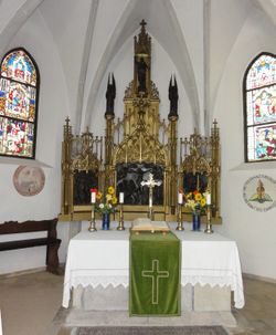 Altar der evangelischen Kirche in Attersee.jpg