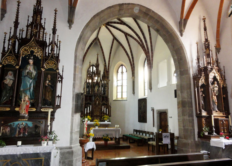 Datei:Altarseite in der Pfarrkirche Steinbach.jpg
