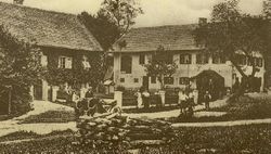 Dorfplatz Aurach 1910.jpg
