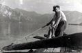 Zimmerleute beim Stegbau am See 1950