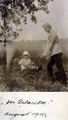 Fronturlauber bei seinem kleinen Kind in Nußdorf - 1915
