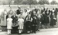 Goldhaubenfrauen beim 100-jährigen Gründungsfest der Musik 1952