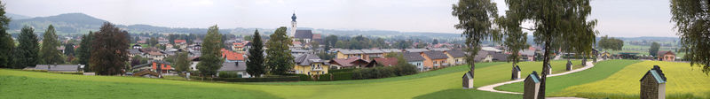 Datei:Panoramabild St. Georgen mit Kalvariengruppe.jpg