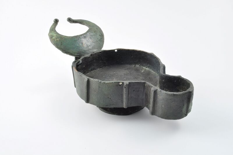 Datei:Talglampe Salzburg Museum Inv.Nr. ARCH 3953.JPG