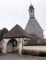 Zugang zur Pfarrkirche Abtsdorf und Friedhofseingang